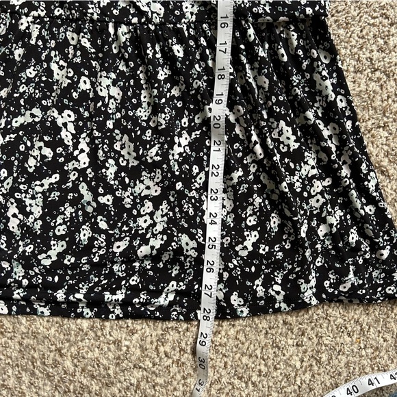 Lane Bryant Black White Floral Puff Sleeve Sweetheart-Neck Surplice Peplum Top - Picture 9 of 9